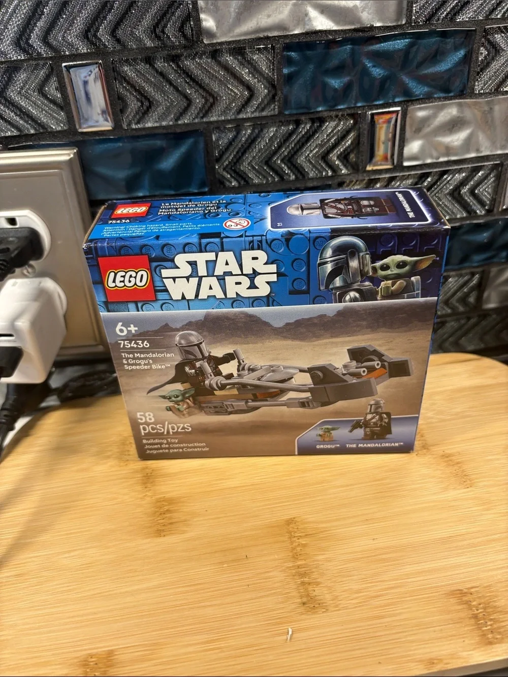 LEGO Star Wars Blue Box with Gray Speeder Bike and Green Grogu Minifigure